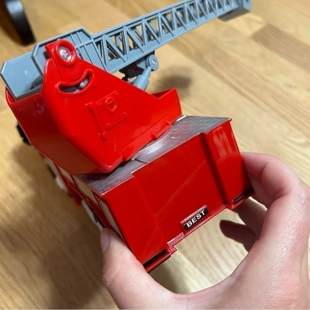 Fire Truck Toy Makes Noise Sirens Movable Ladder Extending Red Kids